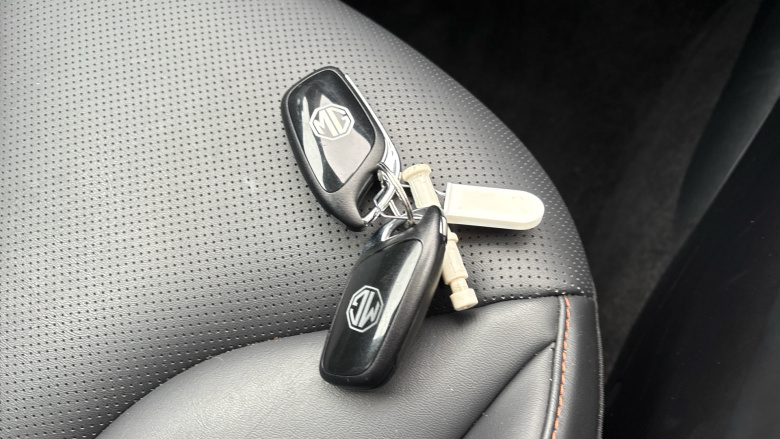 MG HS 1.5 T-GDI Trophy 5dr DCT Petrol Hatchback